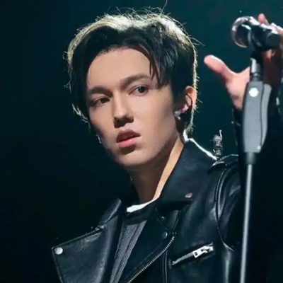 Слово певца дороже денег?