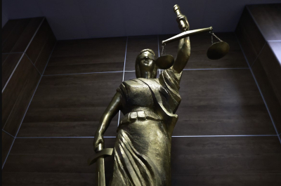 Казанец взял деньги за освобождение мужчины от службы и потратил их