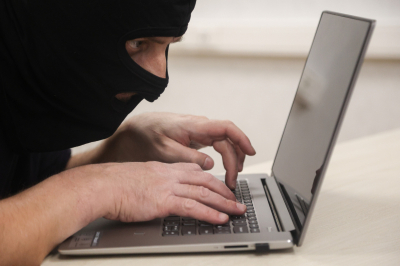 Россиян предупредили о&nbsp;новой схеме мошенников &ndash; &laquo;СМС-бомбинге&raquo;