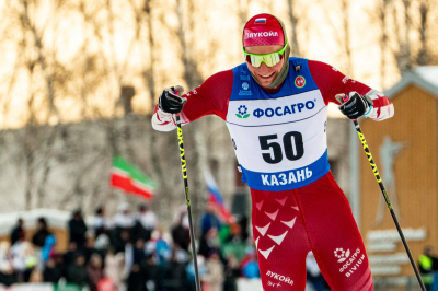 Большунов выиграл масс-старт на 70 км на чемпионате России в Мончегорске