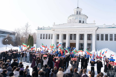 В Казани провели массовый патриотический флешмоб в день воссоединения Крыма с Россией