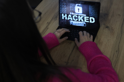 Мошенники все чаще обманывают россиян, используя украденные данные клиентов СДЭК