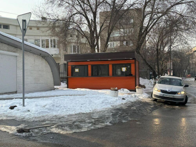 В Алматы демонтировали более 100 незаконных киосков и силомеров