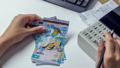Минимальную зарплату в Казахстане предложили поднять до 110 тыс. тенге