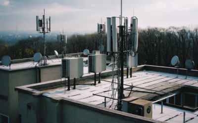 Спор о вышках мобильной связи на крышах: юристы против, операторы - за