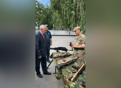 Жигули Дайрабаев посетил воинскую часть Национальной гвардии