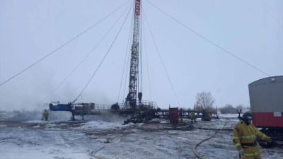 Четыре человека получили сильные ожоги из-за пожара на нефтяной скважине 15/02/2026 &ndash; Новости