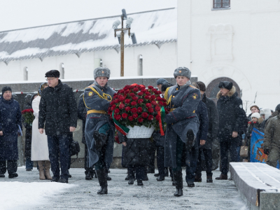 Минниханов и Метшин возложили цветы к памятнику поэта Мусы Джалиля