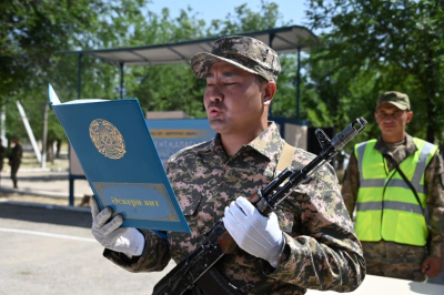 В Шымкенте 80 военнообязанных дали клятву на верность Родине