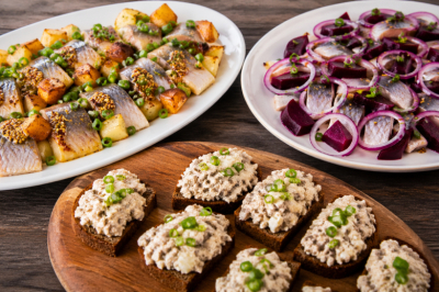 Три классных закуски из селёдки: с картошкой, со свёклой и паштет &mdash; невероятная вкуснота за копейки