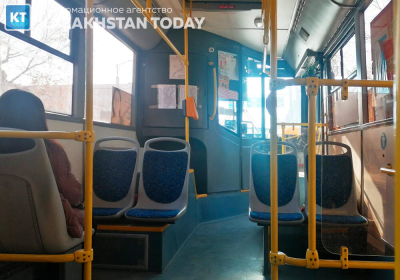 В Семее агрессор ударил водителя автобуса во время движения