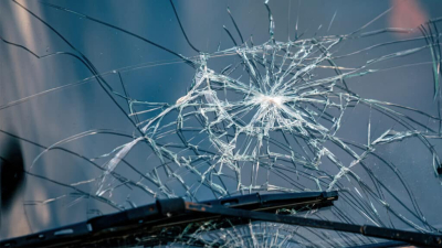 В Астане подростки разбили припаркованные автомобили