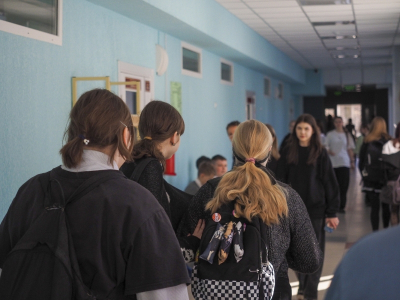 Подростки пожаловались Екатерине Мизулиной на проверки телефонов в школах